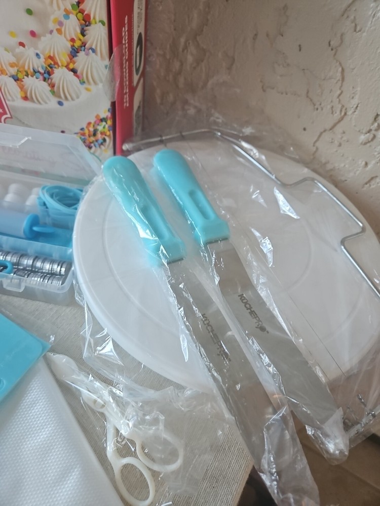 Kuchepro Cake Decorating Set in Box