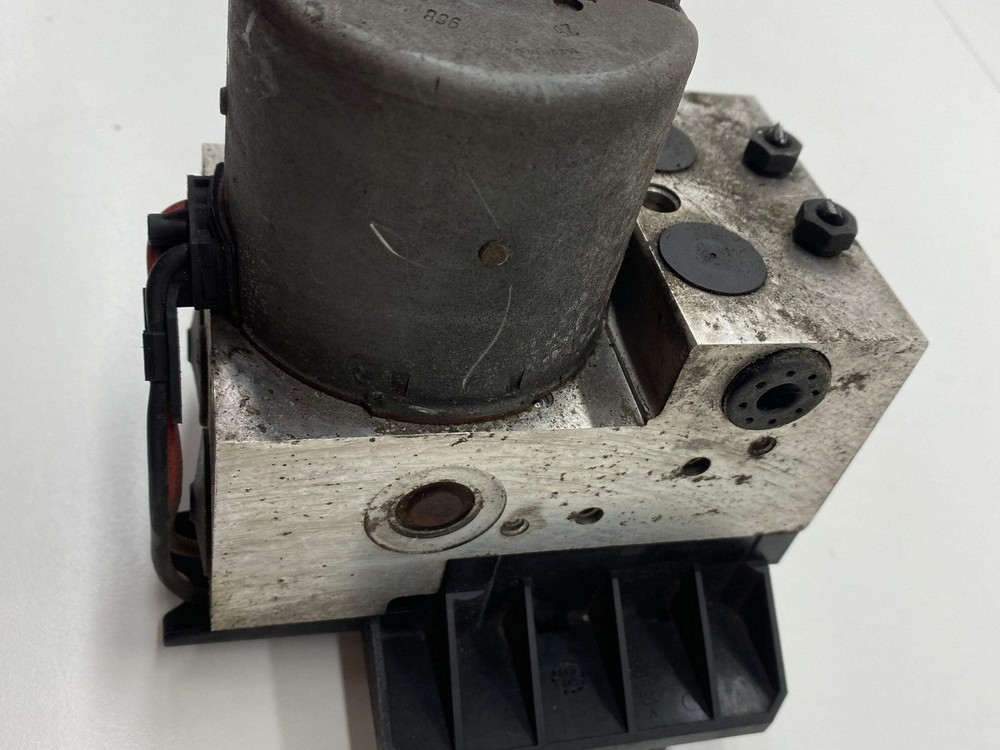 Audi S4 ABS pump control module B5 2000 Saloon