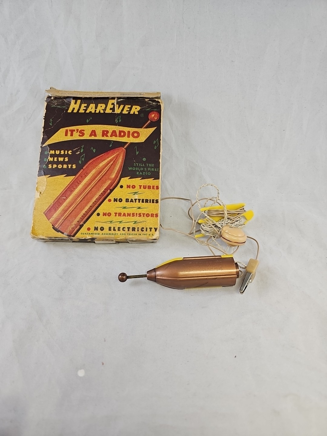 1950s HEAREVER ROCKET SHIP CRYSTAL RADIO with ORIGINAL Box
