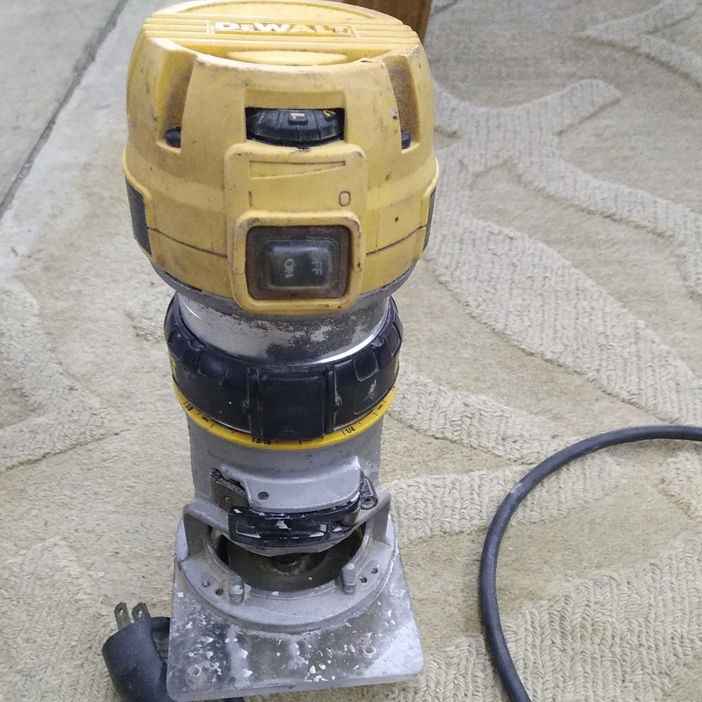 DeWALT COMPACT ROUTER , DWP 611