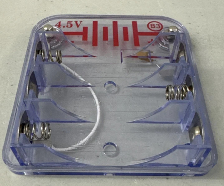 ELENCO Snap Circuits Replacement Part: B3 4.5V Battery Holder (6SCB3)