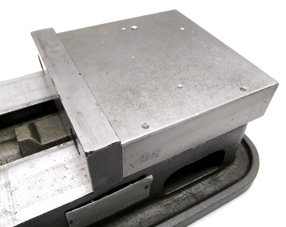 KURT ANGLOCK 6" MILLING MACHINE VISE w/ JAWS - #D60