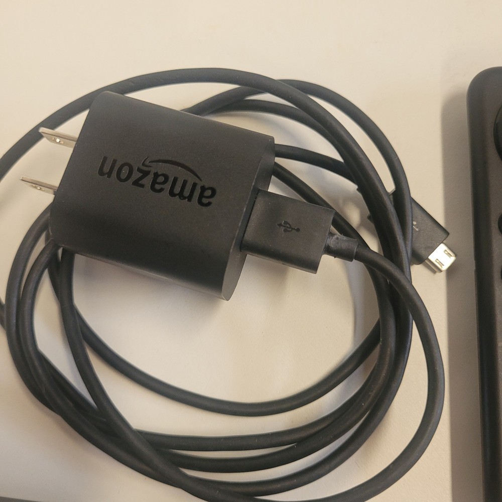 Amazon Fire Stick HD CE0700 complete with Wiring and Remote