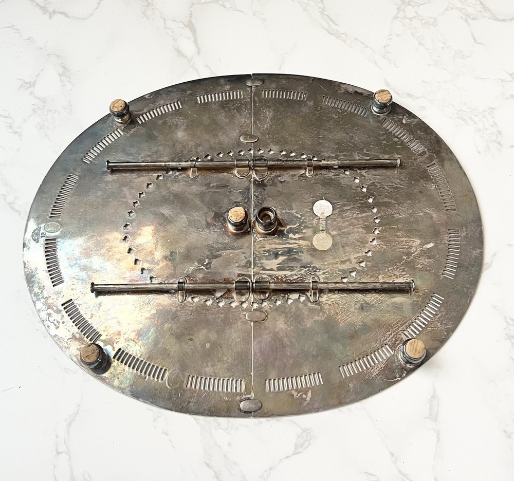 Vintage Meriden Silver Plated Oval Extendable Footed Etched Trivet 9” X 11”