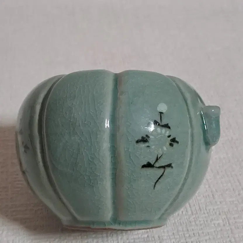Celadon Incense Container with Flower Carving Art