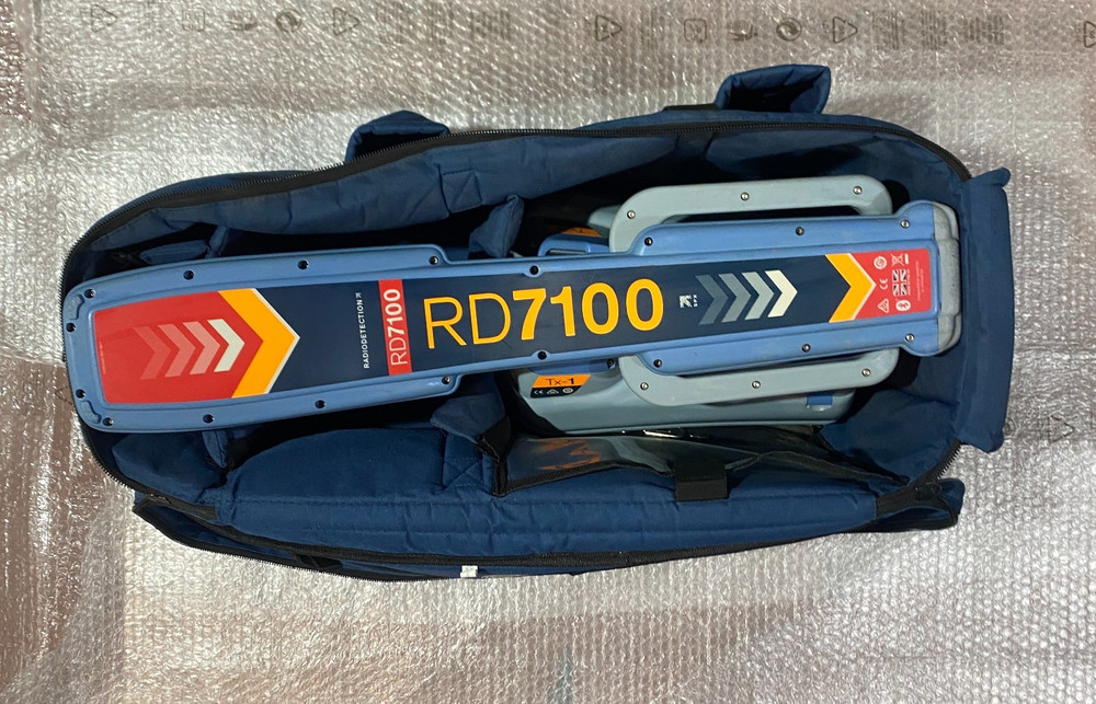 Radiodetection RD7100 DLM Cable Pipe Locator with TX-1 Transmitter