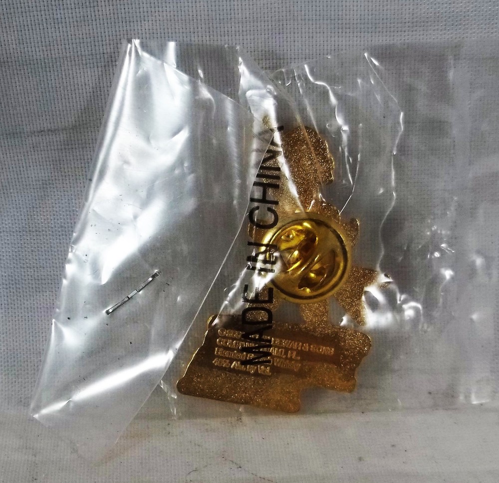 Dewar's Rocks Lapel Pin