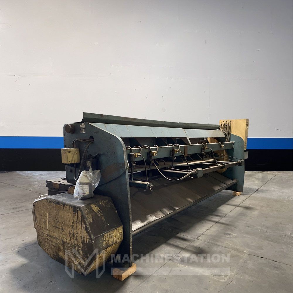 AMADA M-4045 POWER SQUIRING SHEAR