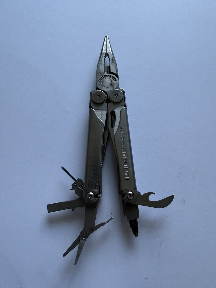 Leatherman Wave Multi-Tool 17 Tools Pocket Knife Pliers