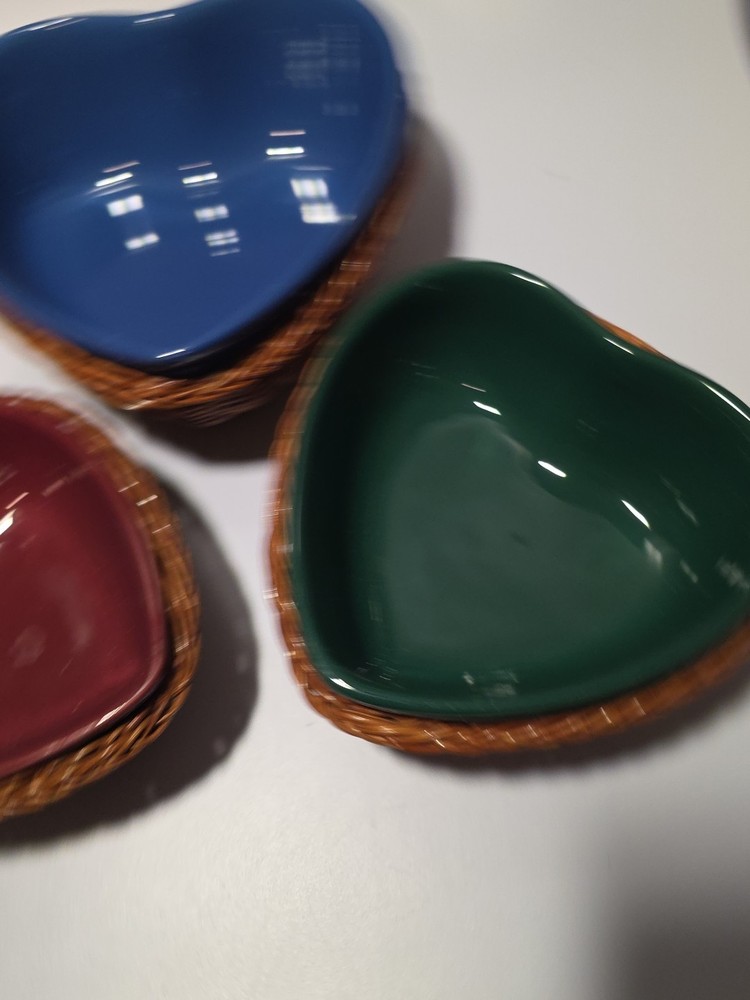 Three Heart Shaped Ceramic Stackable Bowls In Wicker Baskets Blue Green Red
