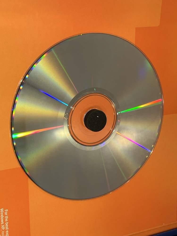 Microsoft Windows XP Professional Student Upgrade Version 2002 W/ Product Key