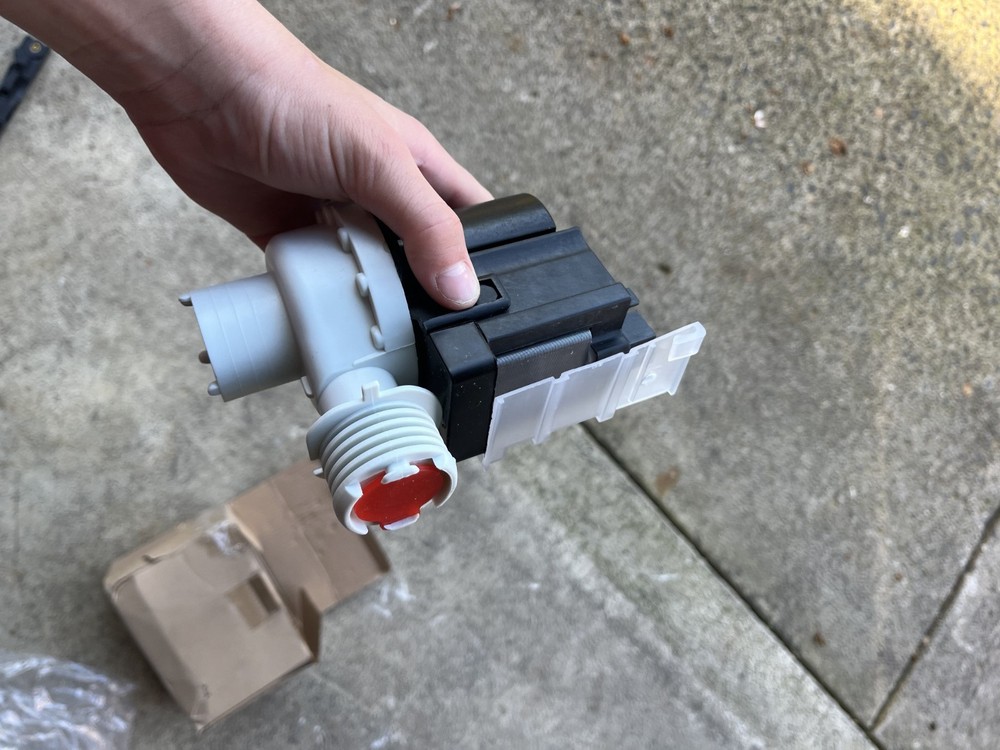 137221600 Drain Pump