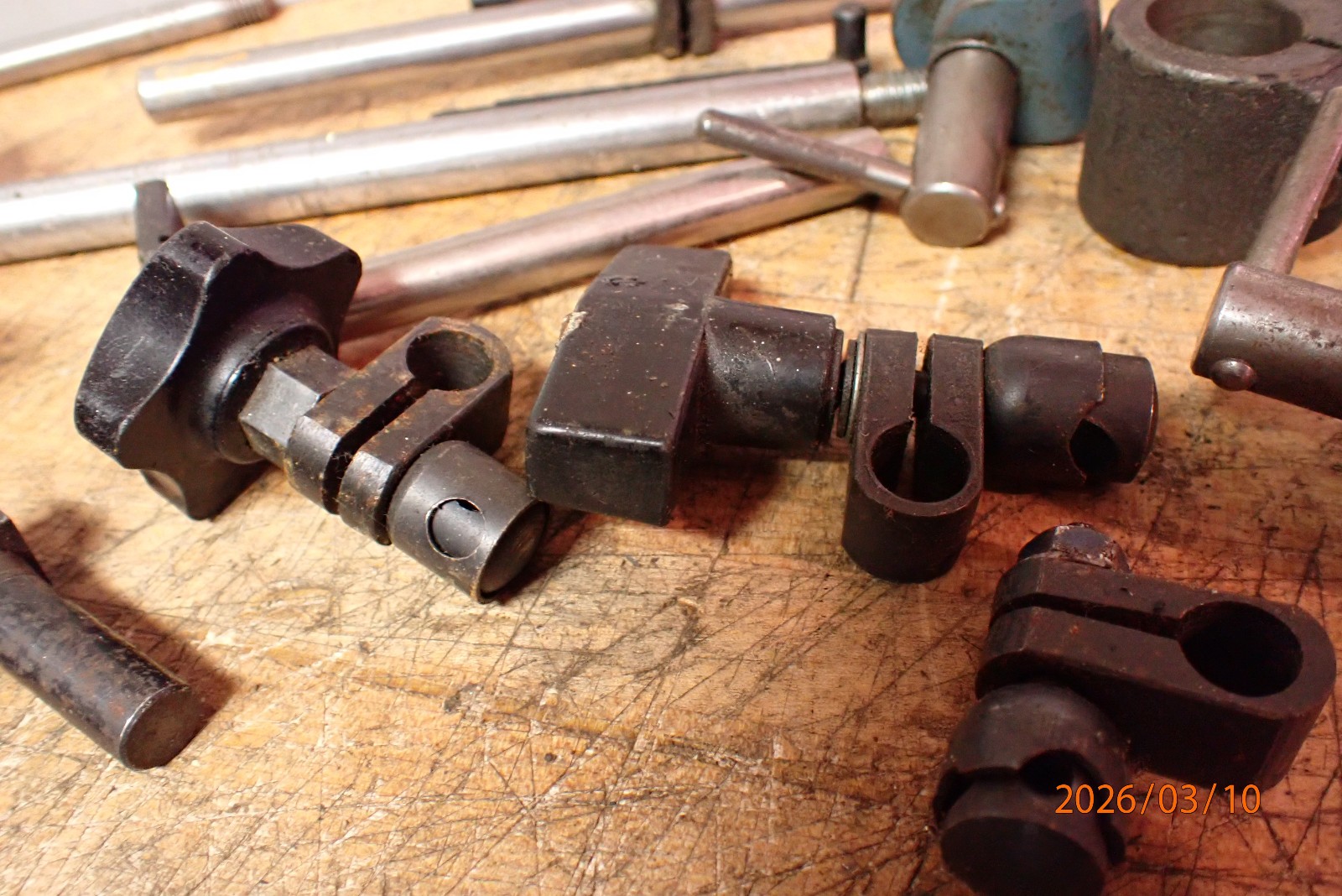 PILE OF BROWN AND SHARPE STARRETT OTHER DIAL INDICATOR ARMS SWIVEL BRACKETS PART