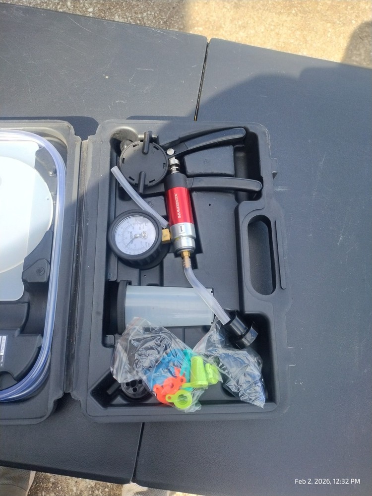 Handheld Vacuum Pump Brake Bleeder Kit