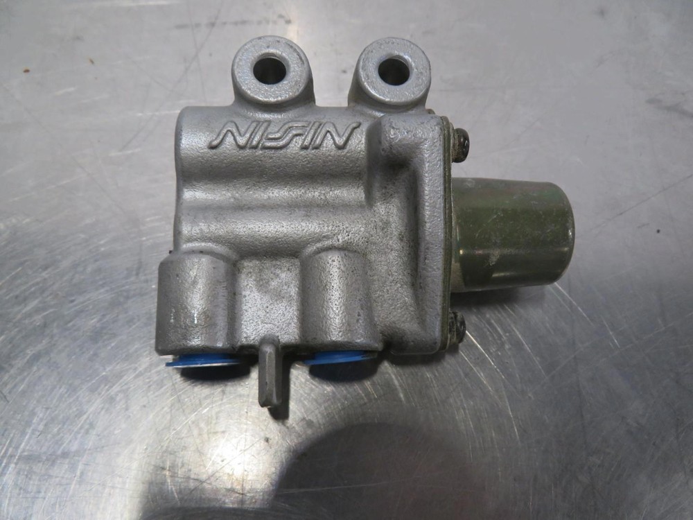 EB979 2006 06 HONDA VFR 800 INTERCEPTOR PROPORTIONING VALVE