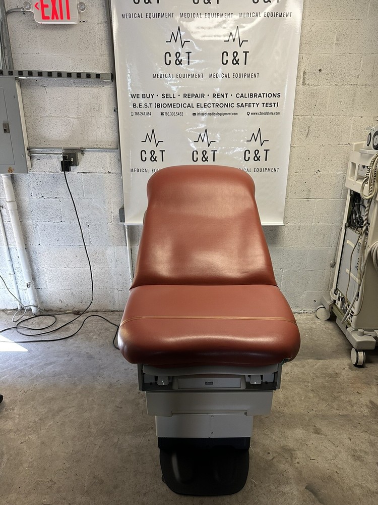 Midmark 623-007 Barrier Free Power Exam Table w/Hand Controller