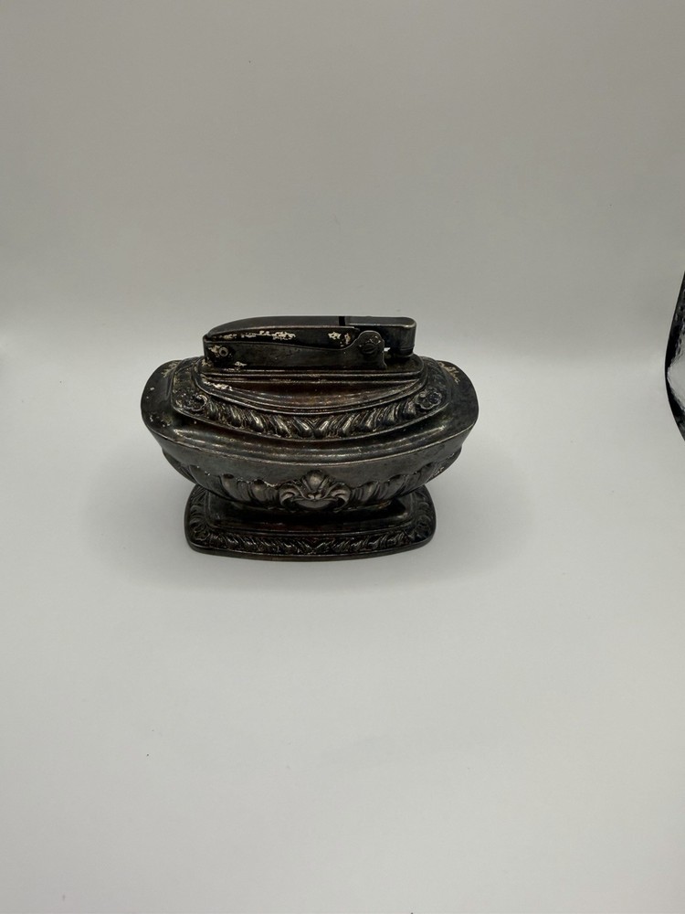 Ronson Georgian silver-plated table lighter