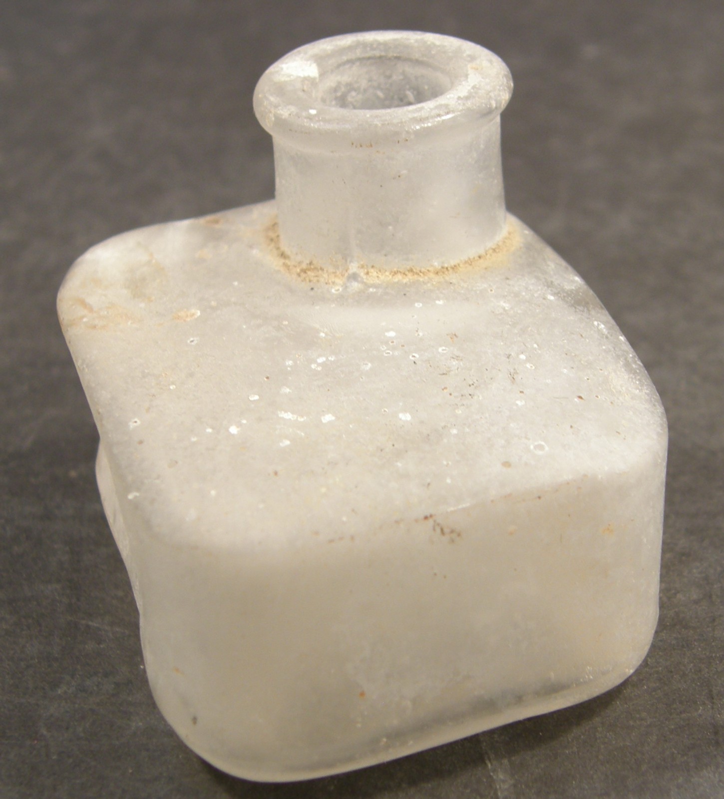 ANTIQUE GLASS TUGBOAT TUG BOAT INK BOTTLE