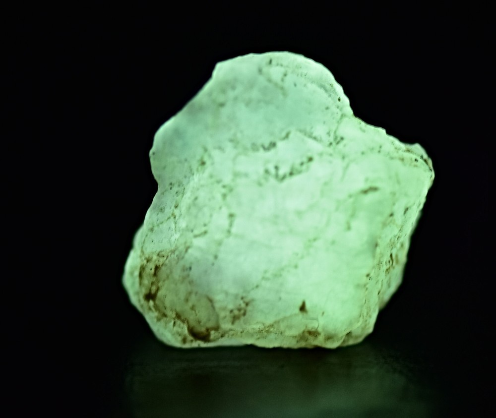 Fluorescent Highly & long Lasting Phosphorescent Hackmanite 27 Carat