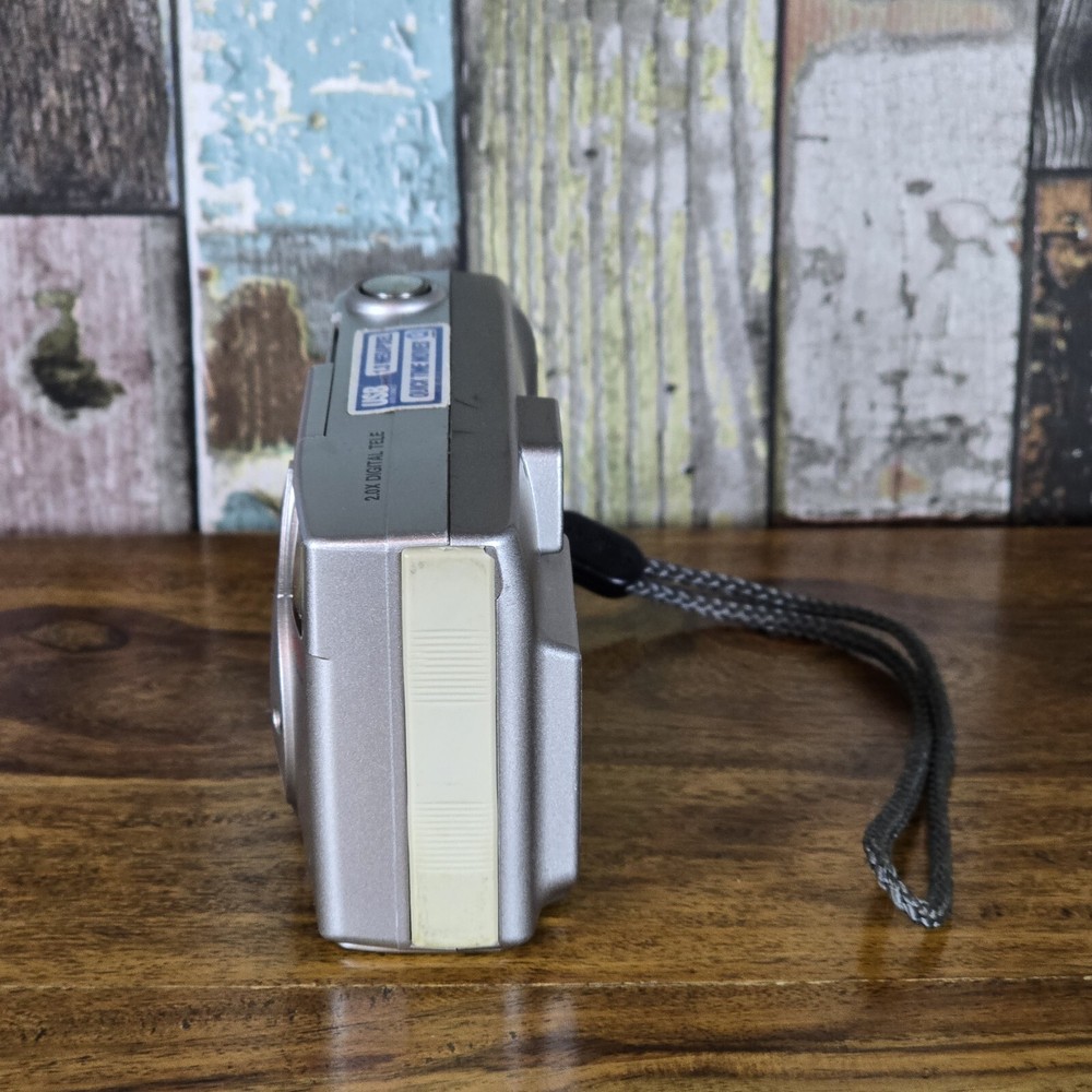 Untested Olympus C-100 Compact Digital Camera For Spares Repairs