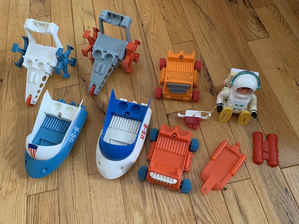 Vintage 1968 Eldon Walking Billy Blastoff Space Scout Set