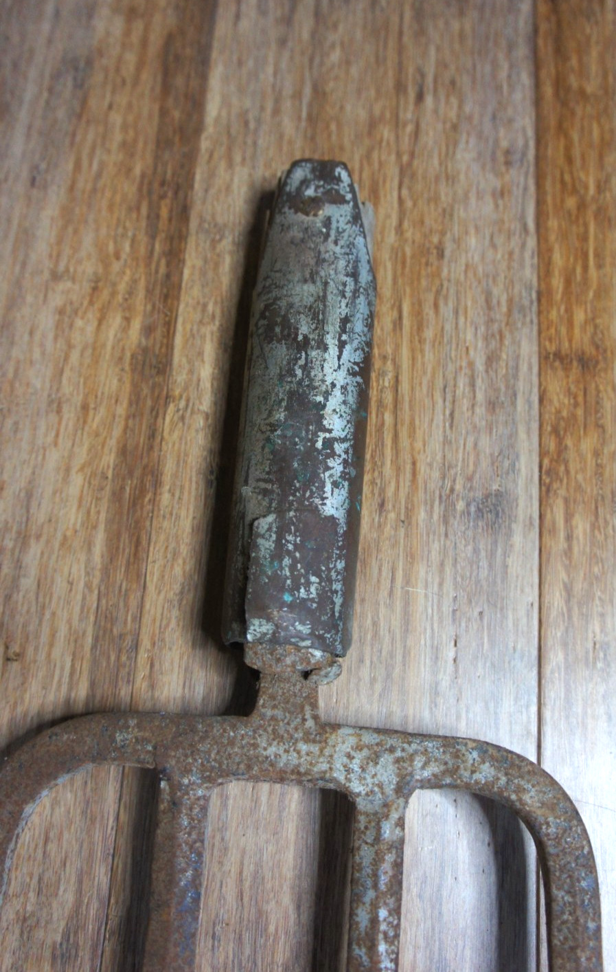 Vintage Rust Pitchfork Head Spade 4 Tine Prongs w/ Handle Collar 19"L x 7 1/2"W