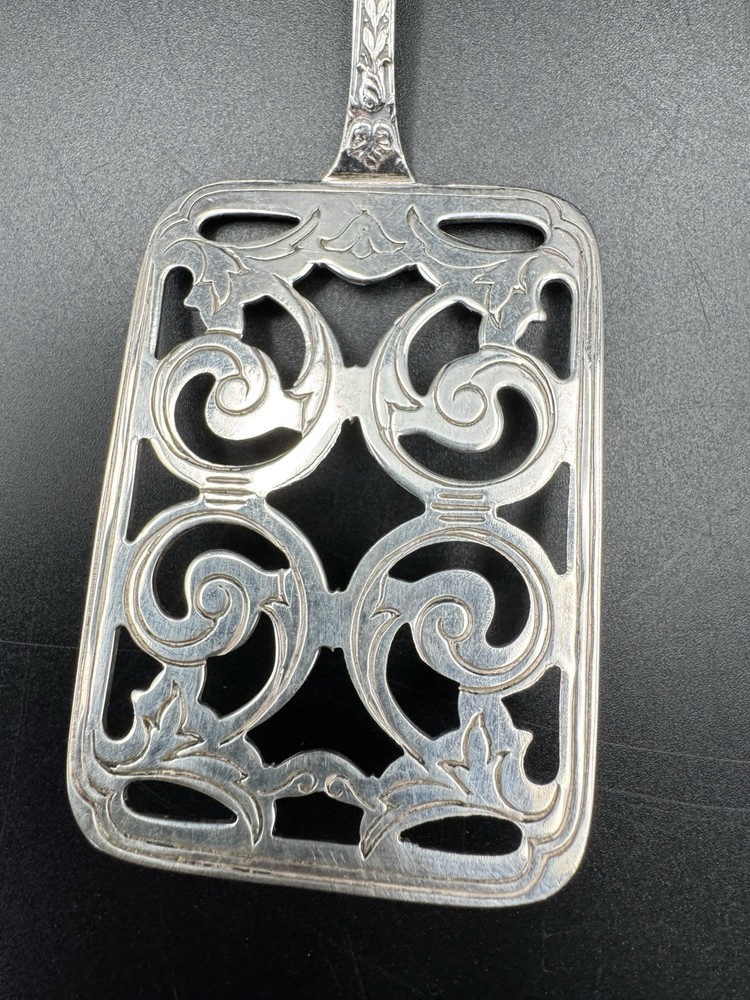 Vintage Spain Silver Plate Pierced Pastry Server Shell Handle Petit Fours