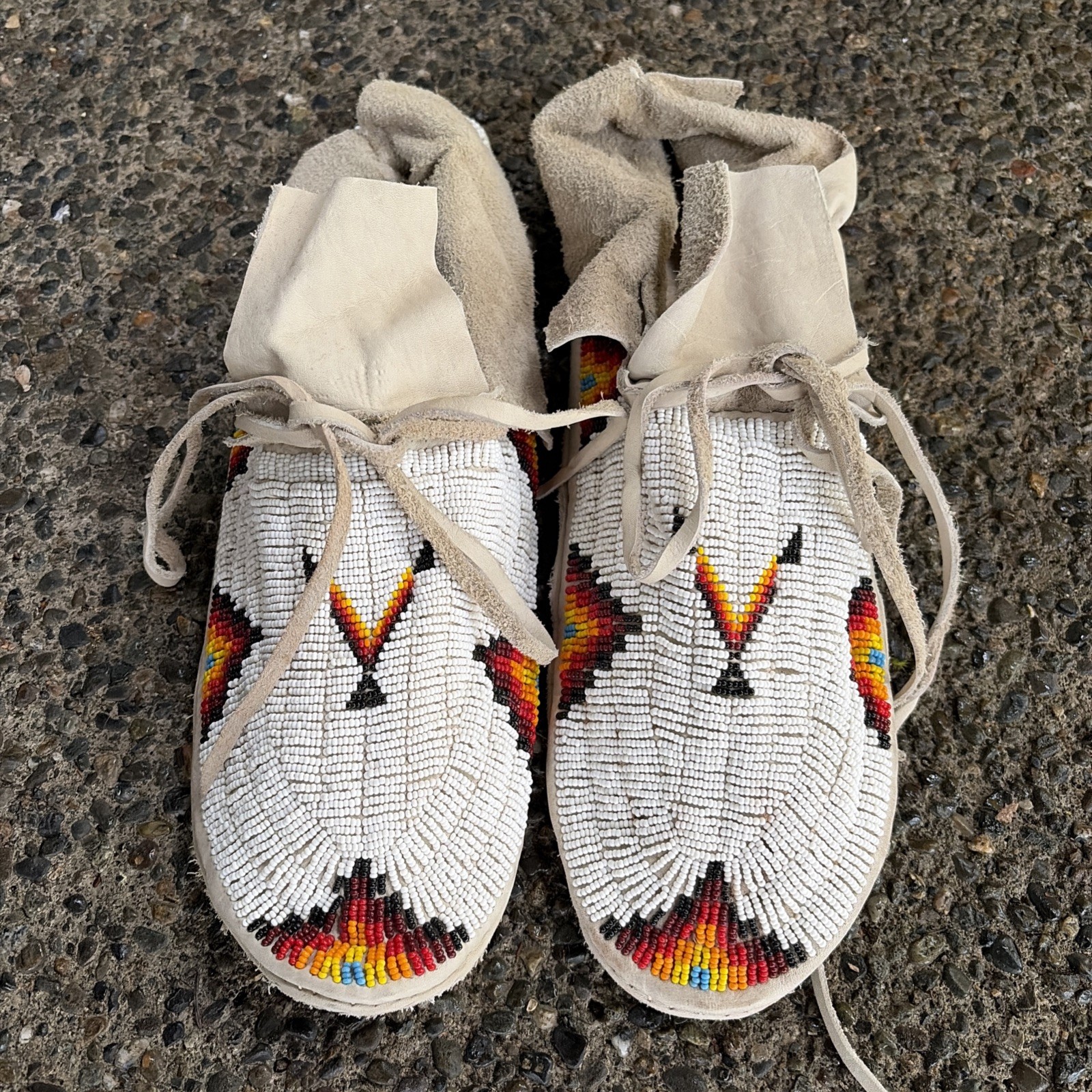 Vtg SIOUX PLAINS FULLY BEADED Native American MOCCASINS Vintage Authentic 13”