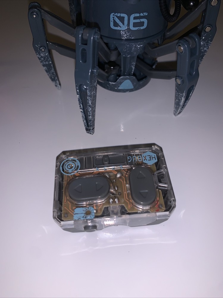 hexbug remote control robot lot of 2 Needs New Batteries