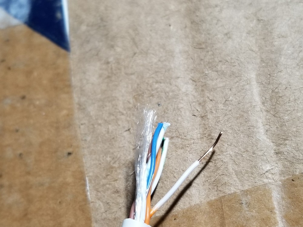 Berk-Tek 24/4P HyperPlus Cat5E Riser U/UTP Network Cable White /100ft