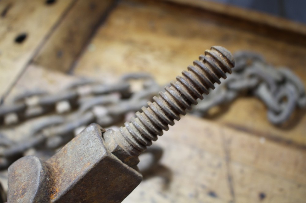 Mueller B100 TOOLING, tapping tool accessories, claw clamps