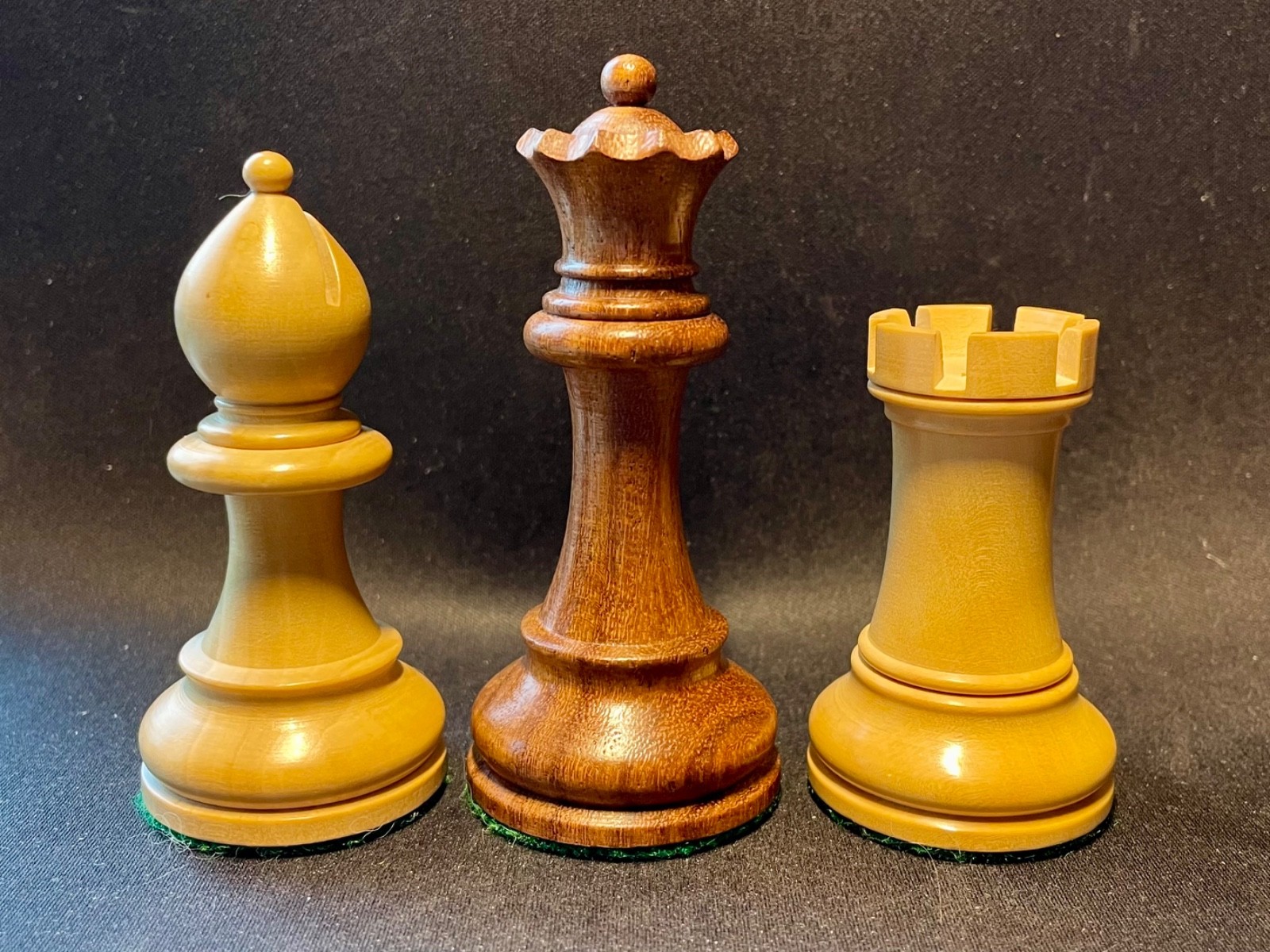 House of Staunton Grandmaster Chess Pieces - 4" King, Golden Rosewood & Boxwood