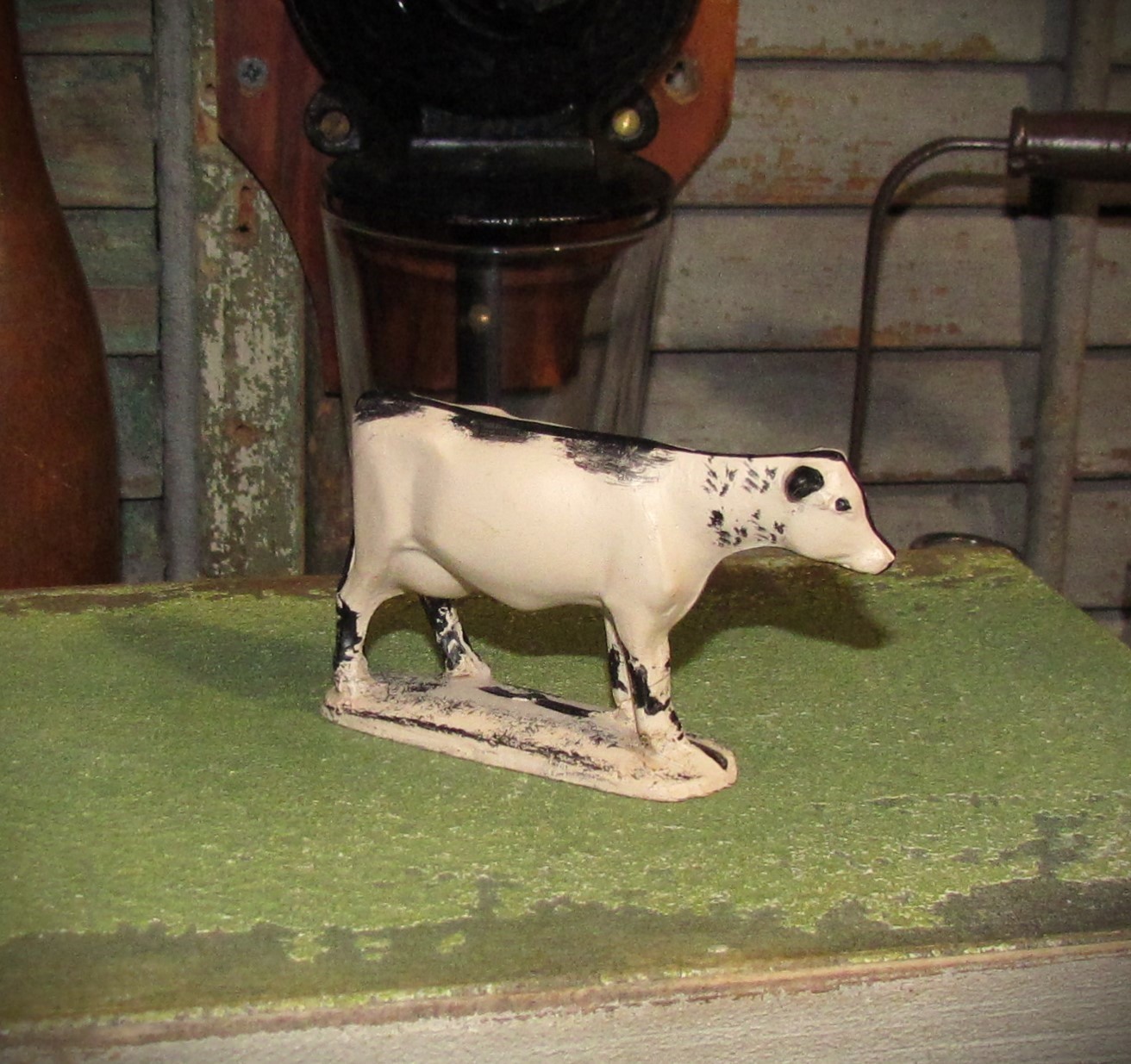 Primitive 3.5" Antique White Resin Holstein Country Farm Dairy Vtg Style Toy Cow