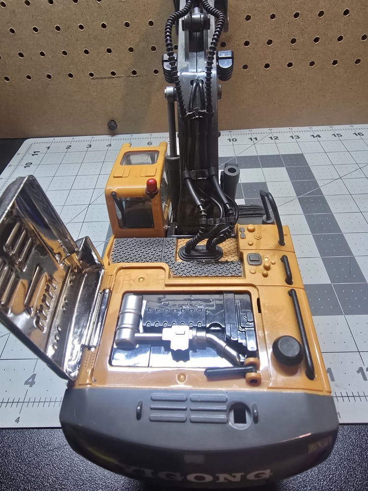 Remote Control Truck 1:20 11CH RC Excavator Construction Missing Remote UNTESTED