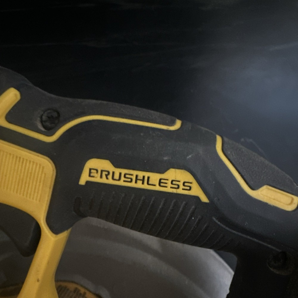DEWALT 20V FLEXVOLT ADVANTAGE Brushless Cordless Circular Saw