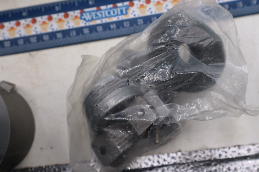 ABB THOMAS & BETTS 8418 / 8418 NEW IN BOX!