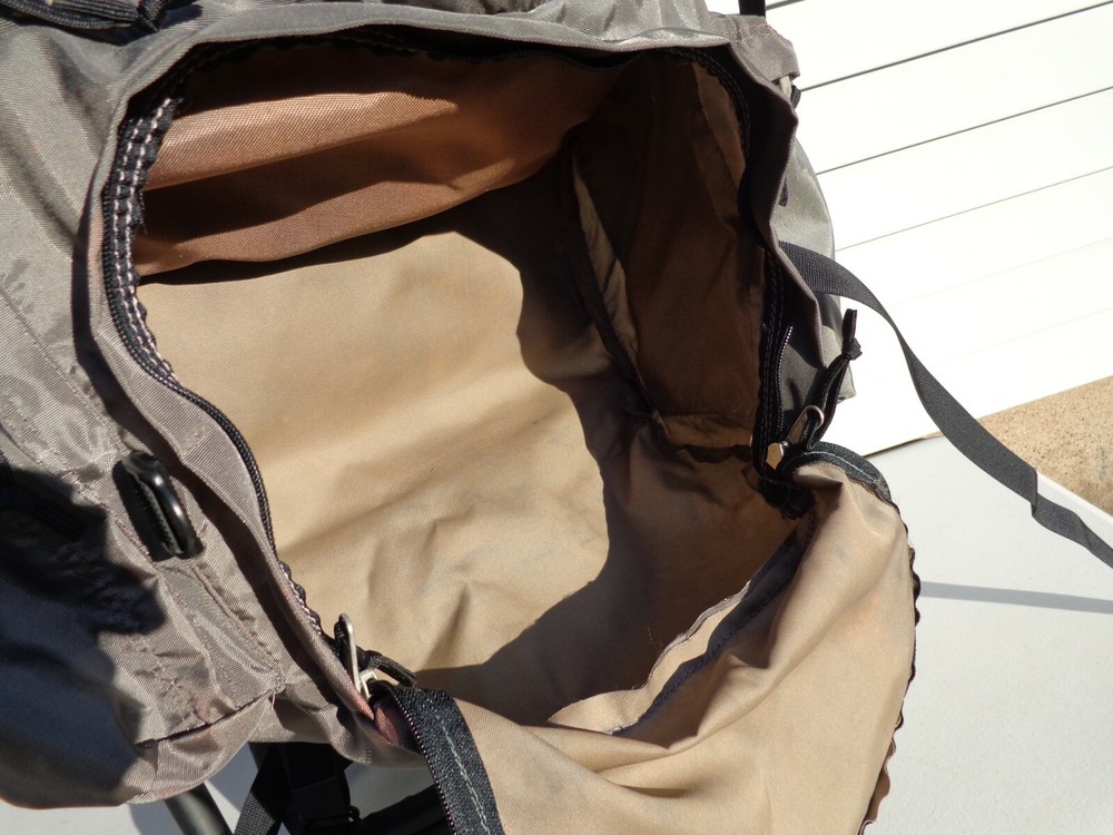 VINTAGE HIGH ADVENTURE HIKING EXTERNAL FRAME BACKPACK