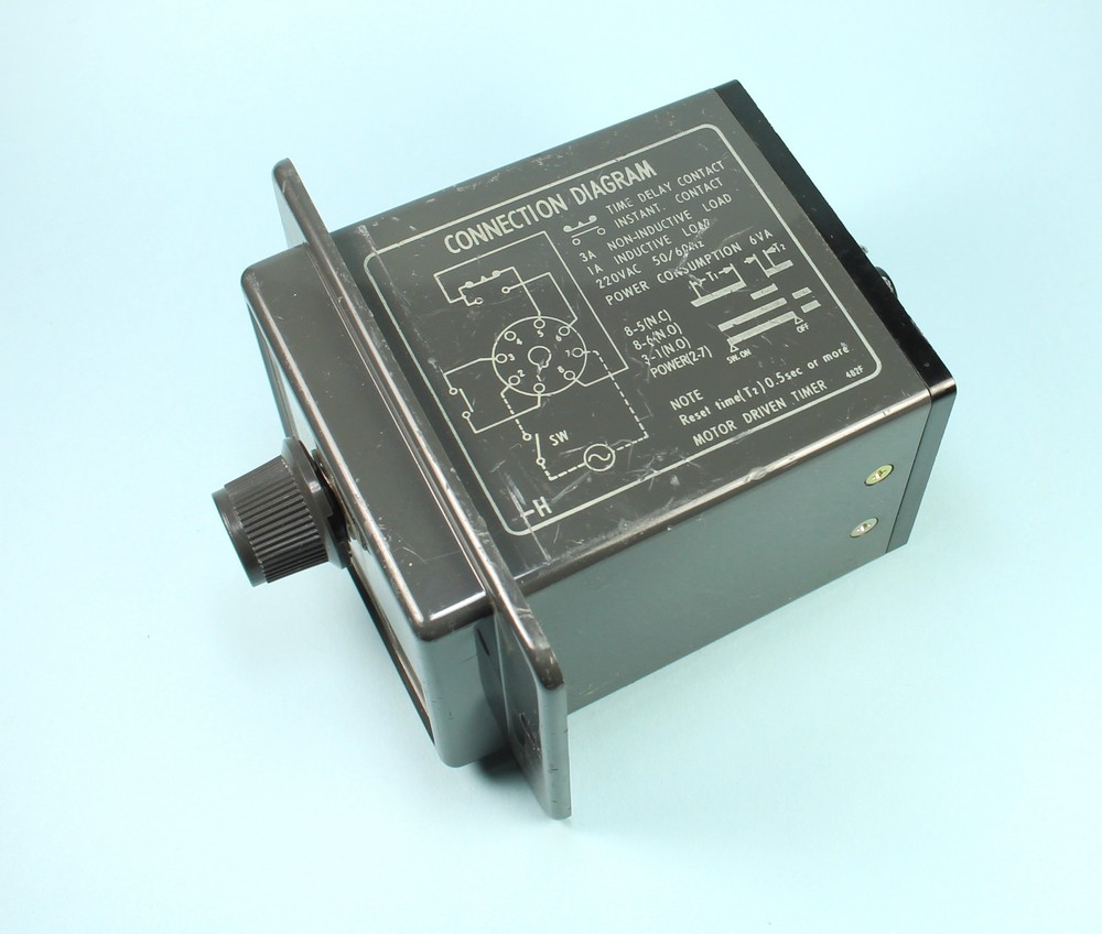 OMRON Adjustable Delay Relay, 0-180 Seconds, Panel Mount, Octal Base 120VAC