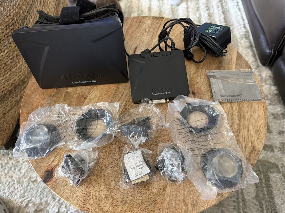 2013 Oculus Rift VR Development Kit #1 1 Virtual Reality Headset DK1 w/ Case