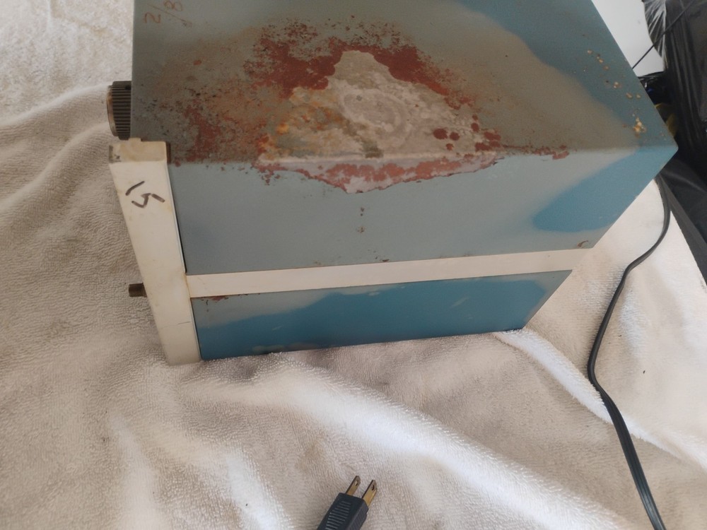 ECI 40500 Signal Generator - Powers On