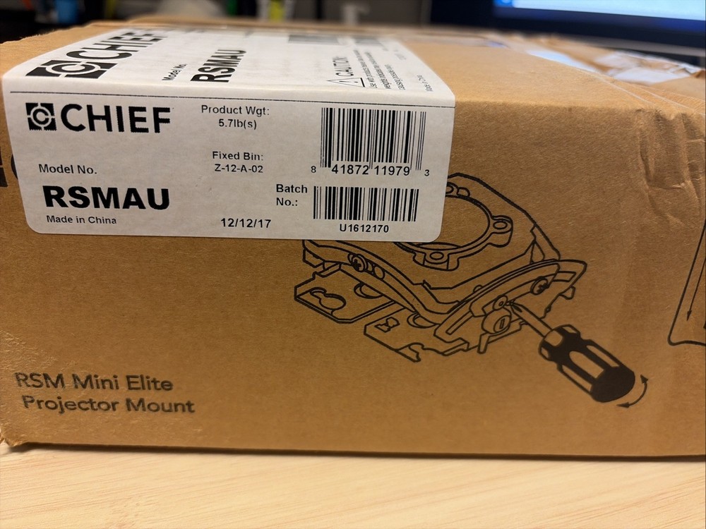 Chief RSMAU Mini Elite Universal Projector Mount (Lock A)