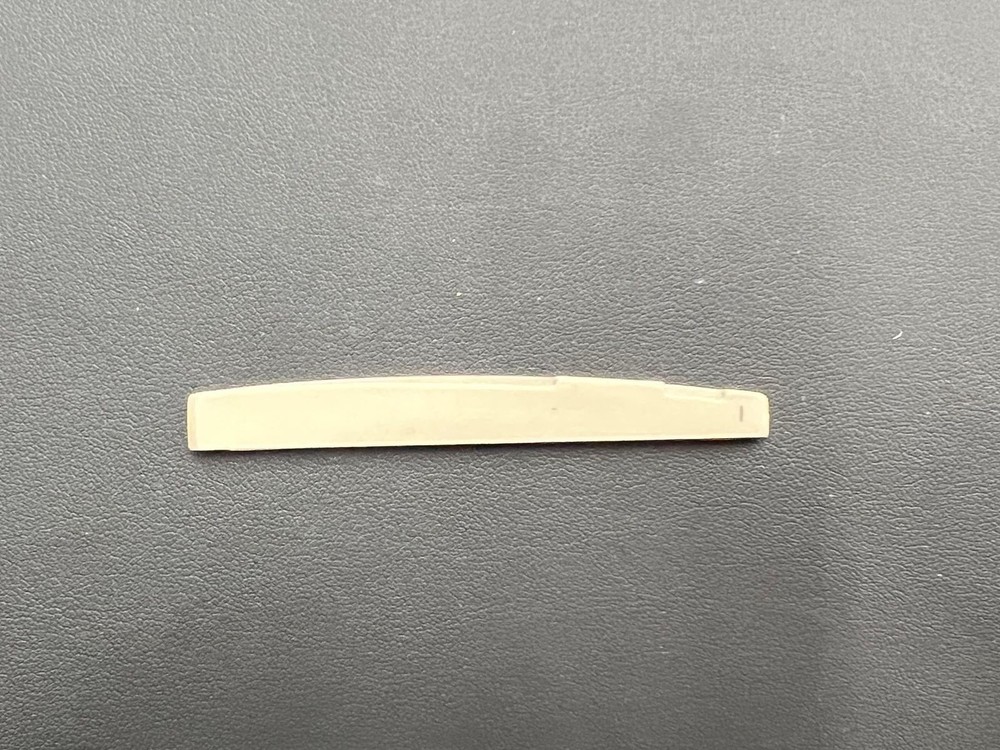 Saddle 3 notch 72x8.2x2.8mm (V34896)