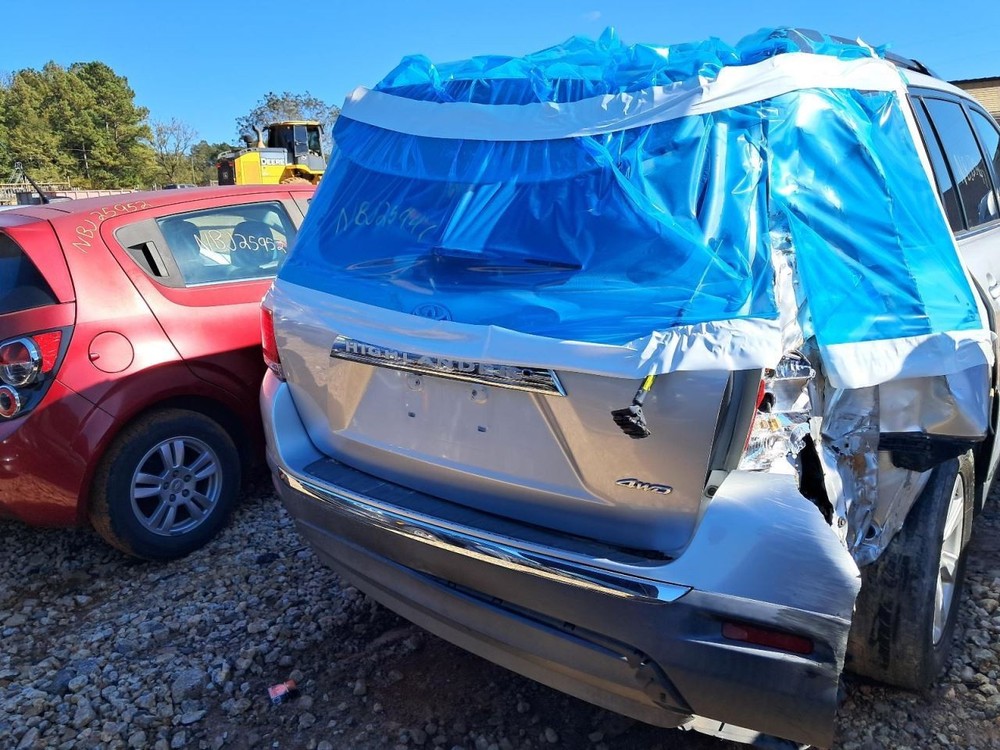 HIGHLANDR 2011 Glove Box 4850872