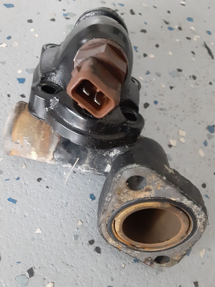 2001 01 Triumph sprint st 955i Engine Coolant Fittings temperature sensor temp