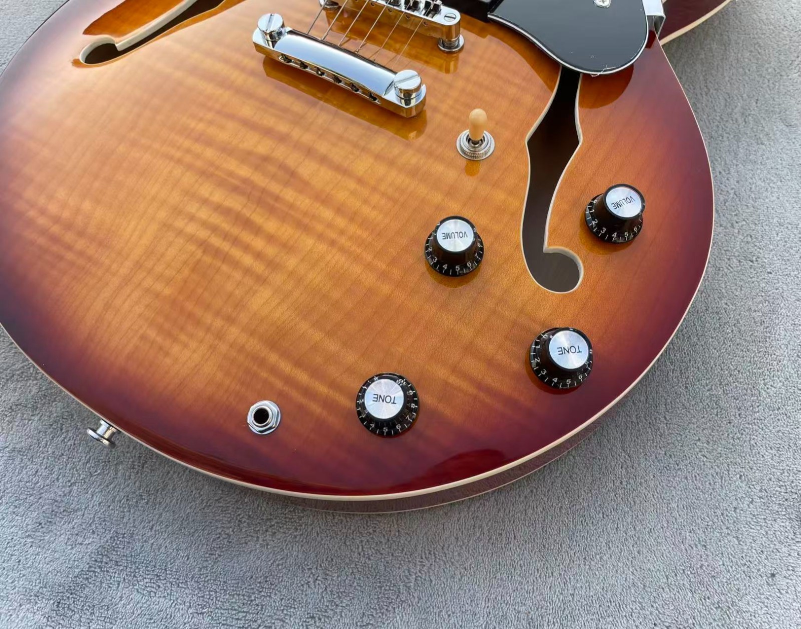 335 Electric Jazz Guitar Semi-Hollowbody Bone Nut Glossy Finish Flame Maple Top