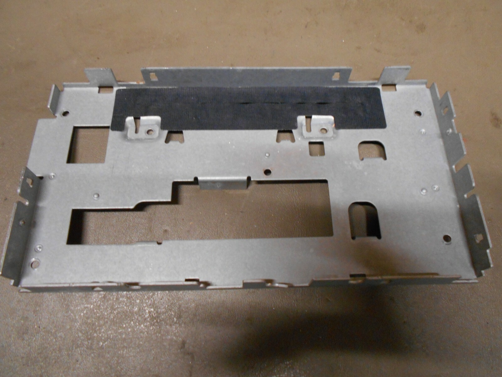 02-05 Deville 02-04 Seville Code U1R Cassette CD Player Radio Front Access Panel