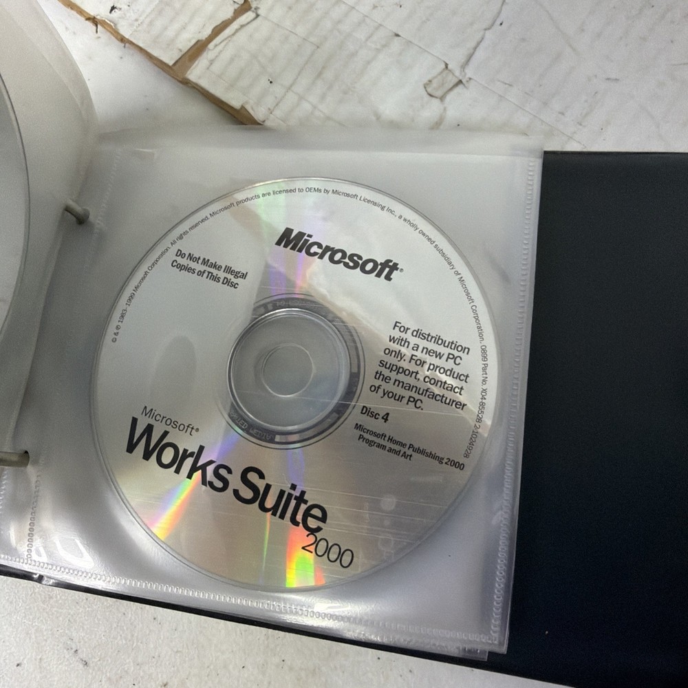 Microsoft Works Suite 2000 - Complete 7 Disc PC CD-ROM & Gateway Library Set