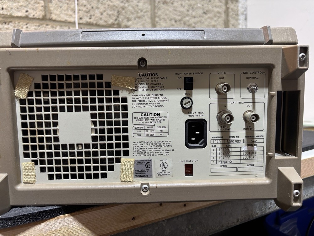 Tektronix 1240 Logic Analyzer w/ CRT Display & Front Cover