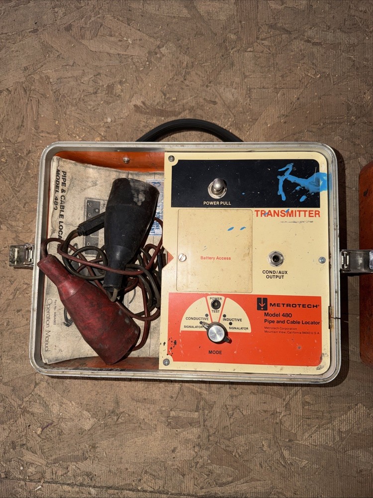 Metrotech 480 Pipe And Cable Locator Set, With Box