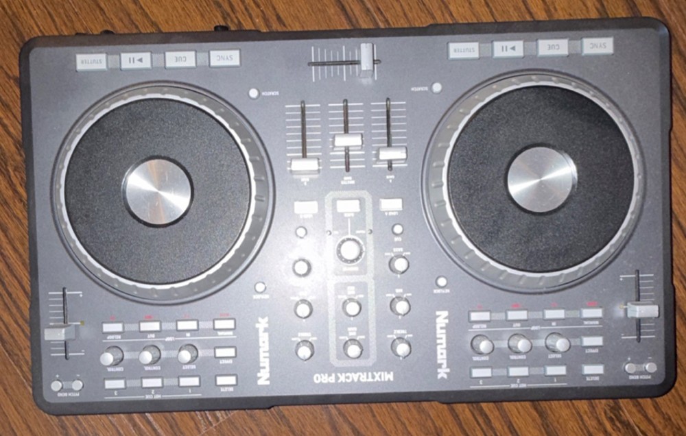 Numark MIXTRACK PRO Double Deck DJ Controller Built-in Mixer Loop Sampler USB